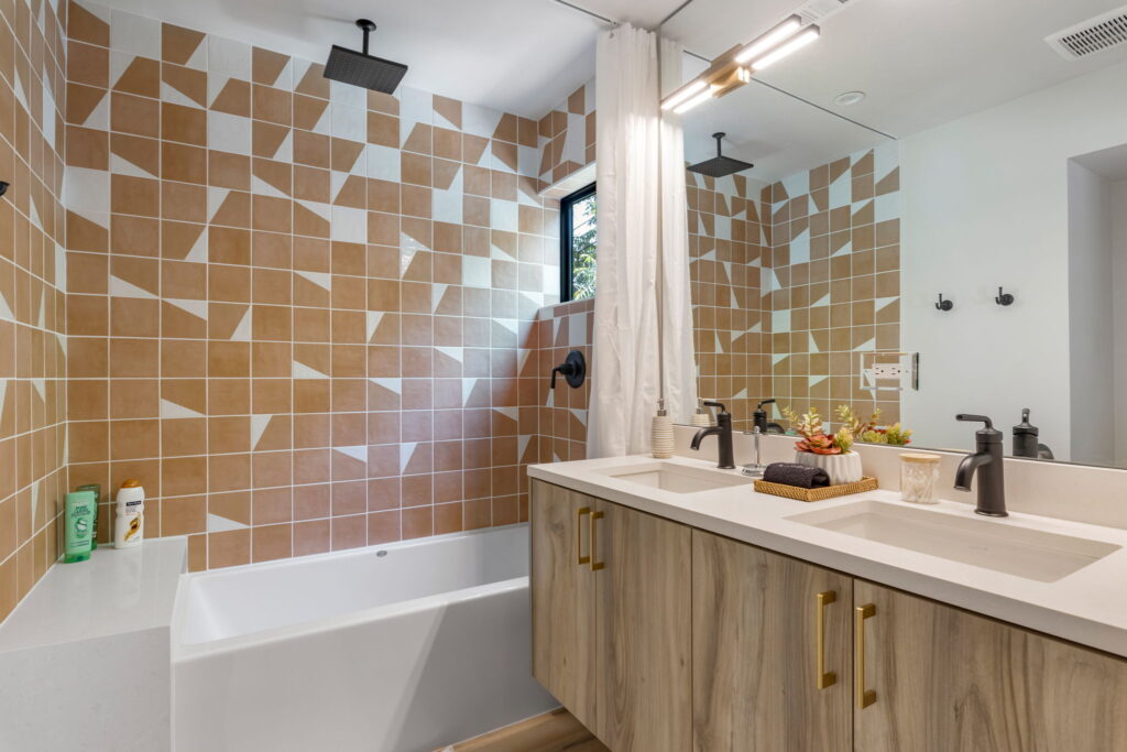 26-web-or-mls-20230801 2002 Riverview St ATX-25