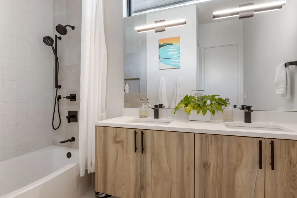 35-web-or-mls-20230801 2002 Riverview St ATX-34