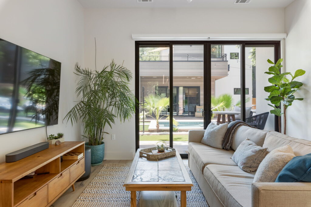 48-web-or-mls-20230801 2002 Riverview St ATX-47