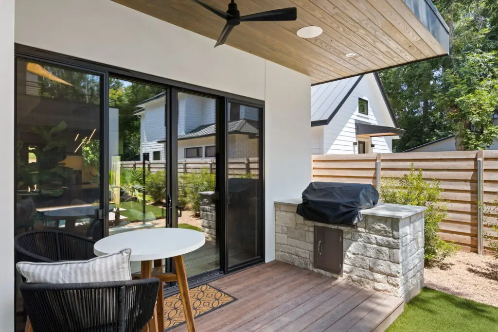 53-web-or-mls-20230801 2002 Riverview St ATX-52