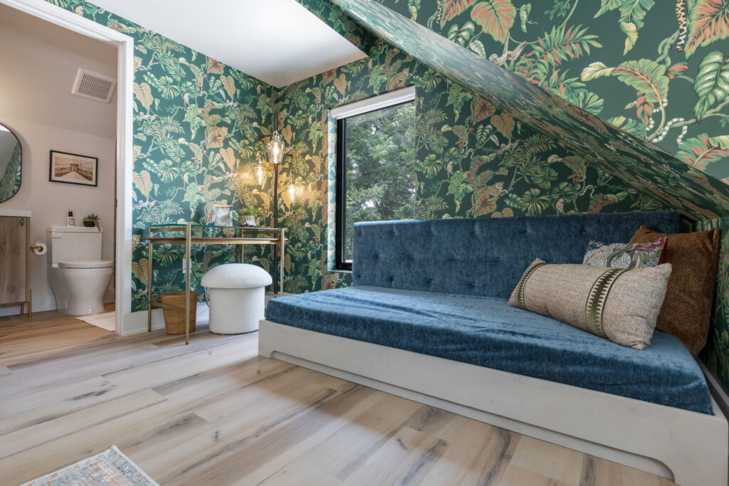 82-web-or-mls-20230801 2002 Riverview St ATX-82