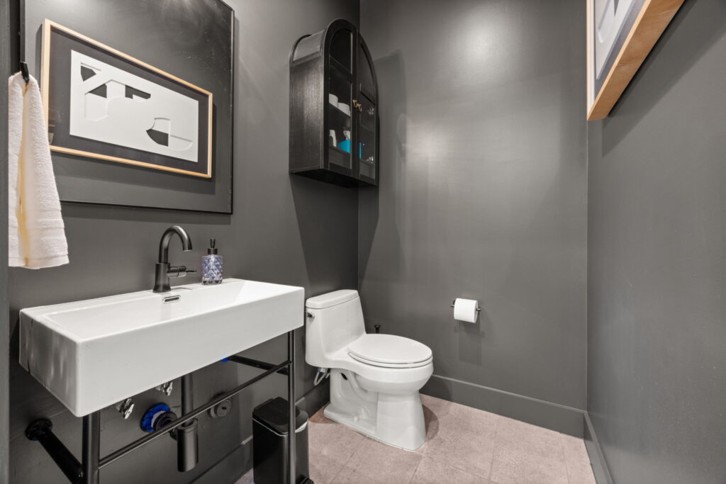 16-web-or-mls-20251219 2605 Little John Ln-16