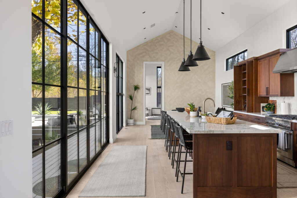 18-web-or-mls-20251219 2605 Little John Ln-18