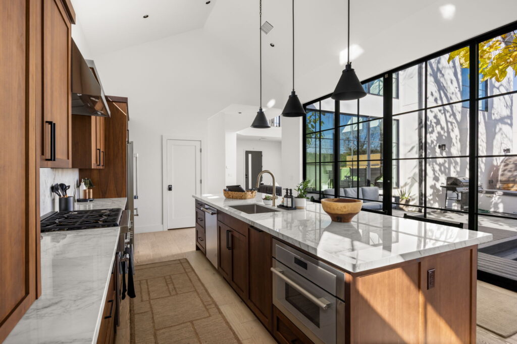 24-web-or-mls-20251219 2605 Little John Ln-24