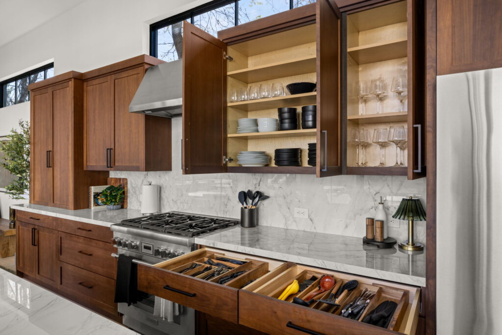 26-web-or-mls-20251219 2605 Little John Ln-26