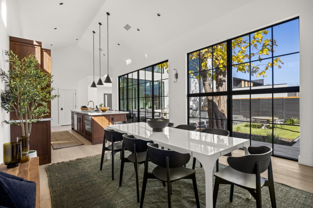 30-web-or-mls-20251219 2605 Little John Ln-30