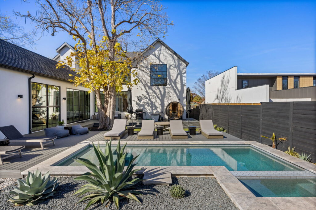 36-web-or-mls-20251219 2605 Little John Ln-36