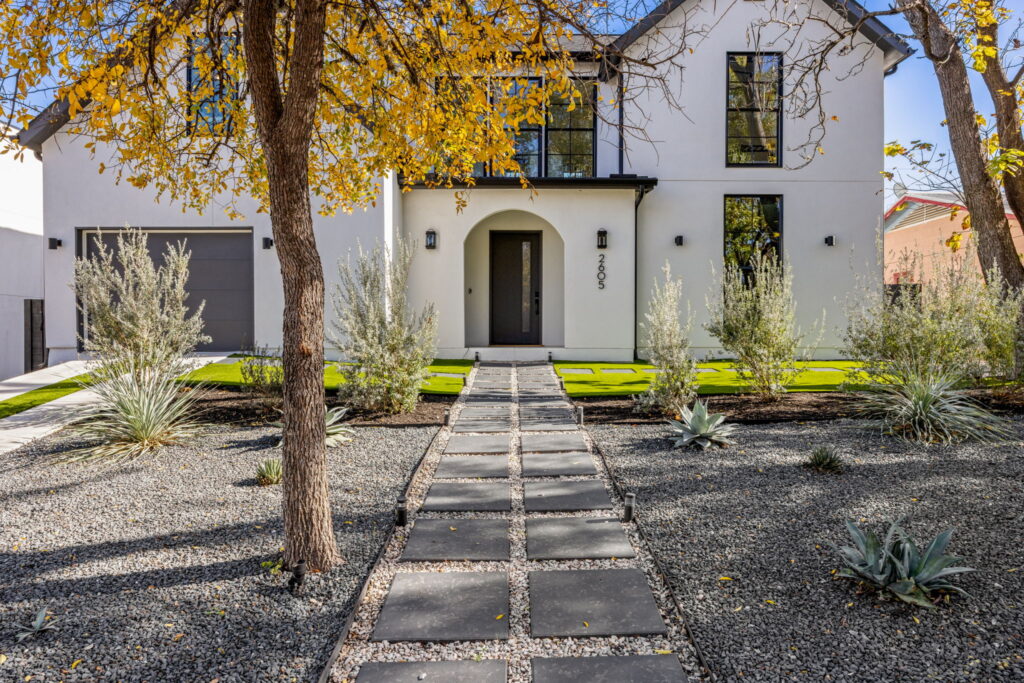 4-web-or-mls-20251219 2605 Little John Ln-4