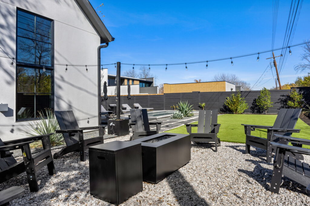 42-web-or-mls-20251219 2605 Little John Ln-42