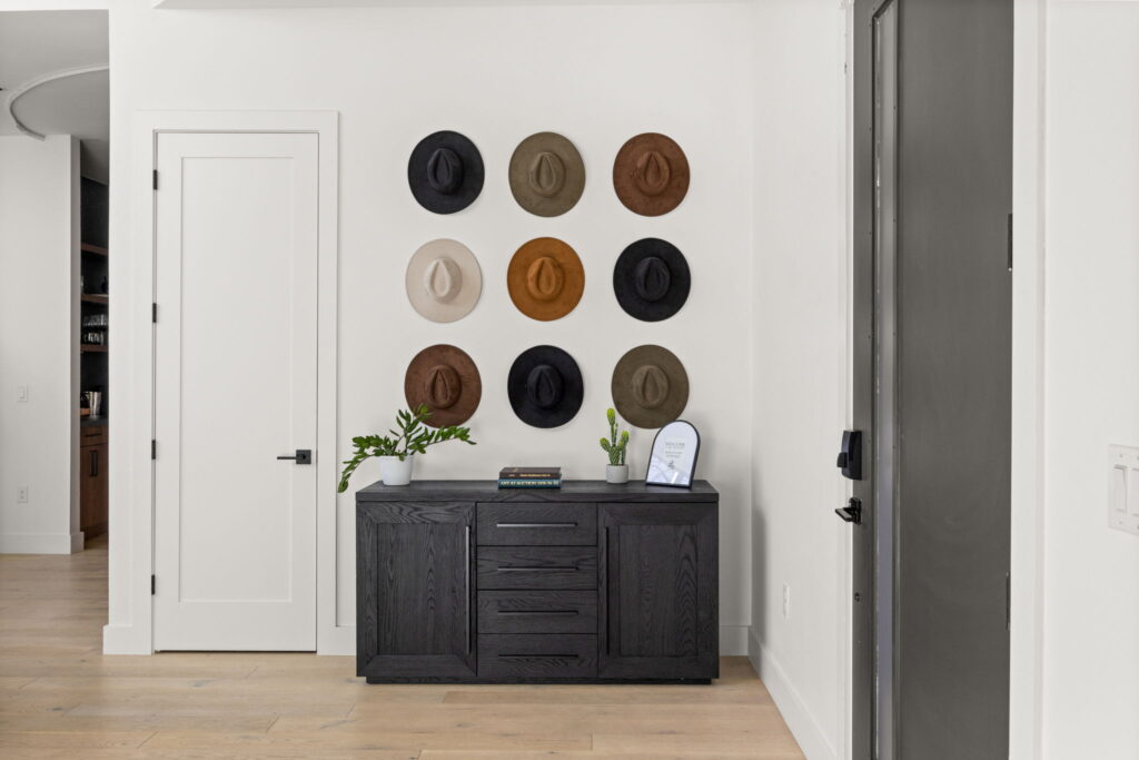 5-web-or-mls-20251219 2605 Little John Ln-5