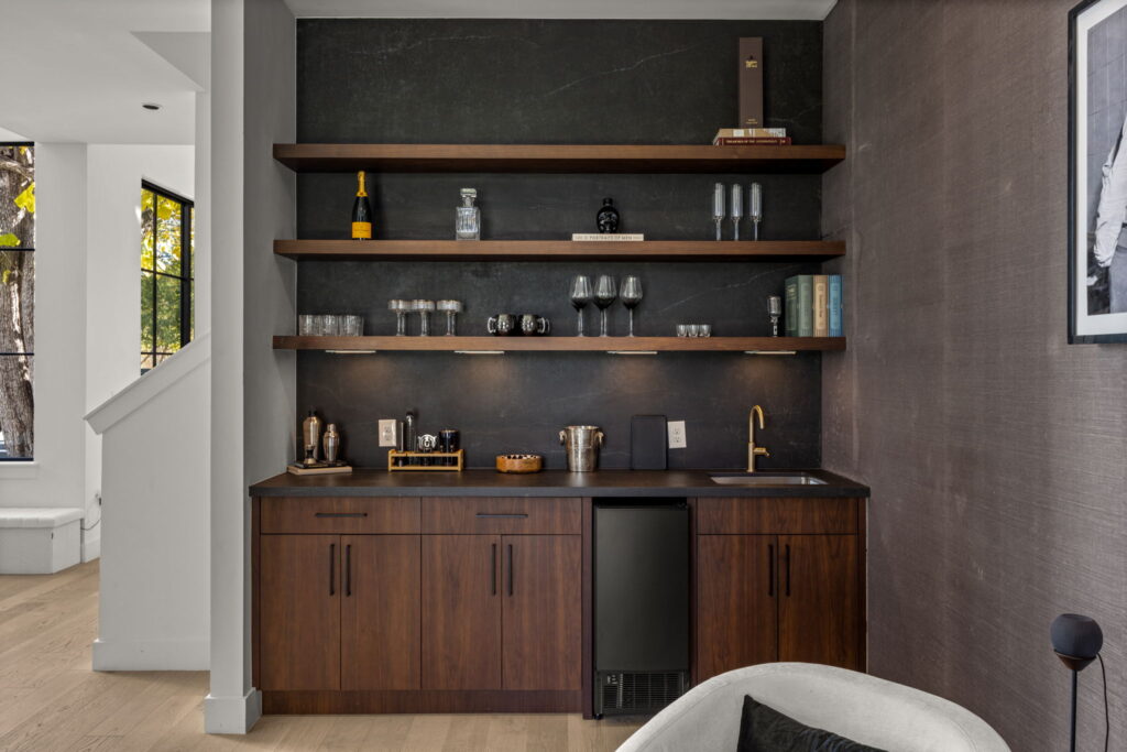 57-web-or-mls-20251219 2605 Little John Ln-57