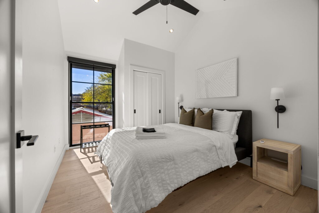 78-web-or-mls-20251219 2605 Little John Ln-78