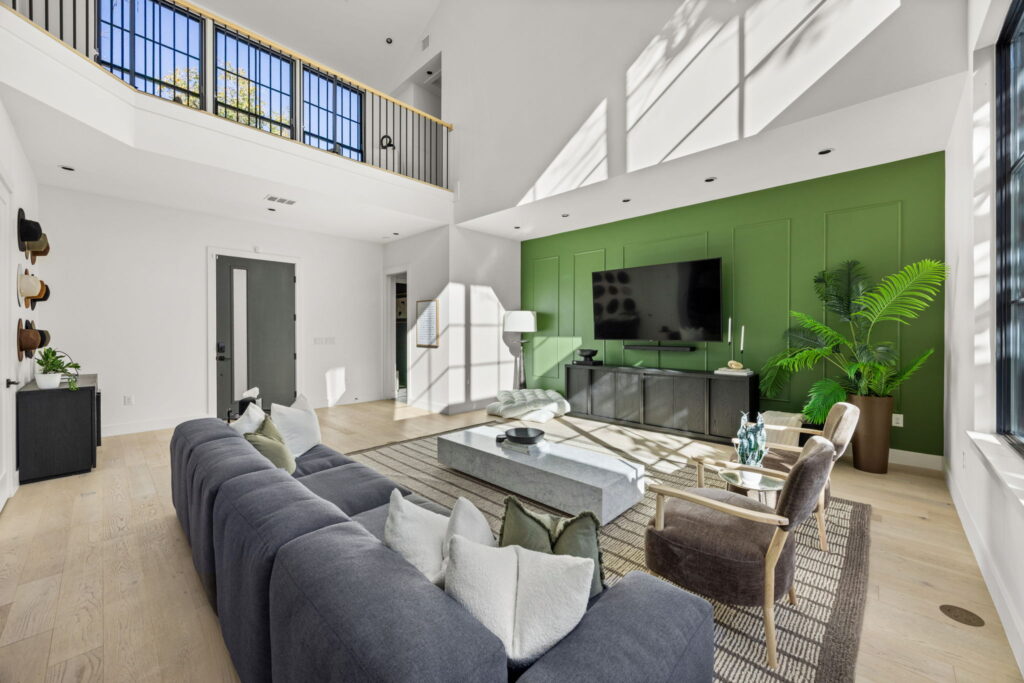 8-web-or-mls-20251219 2605 Little John Ln-8