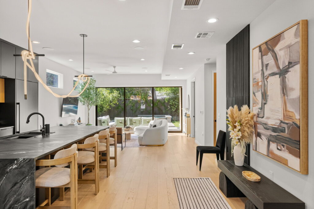 16-web-or-mls-20260514 502 Thrasher Ln Interior