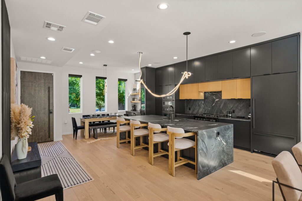 17-web-or-mls-20260514 502 Thrasher Ln Interior-2