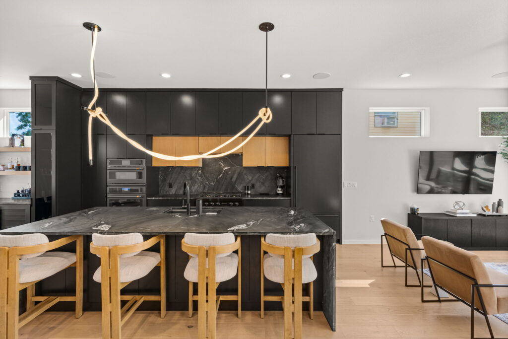 18-web-or-mls-20260514 502 Thrasher Ln Interior-3
