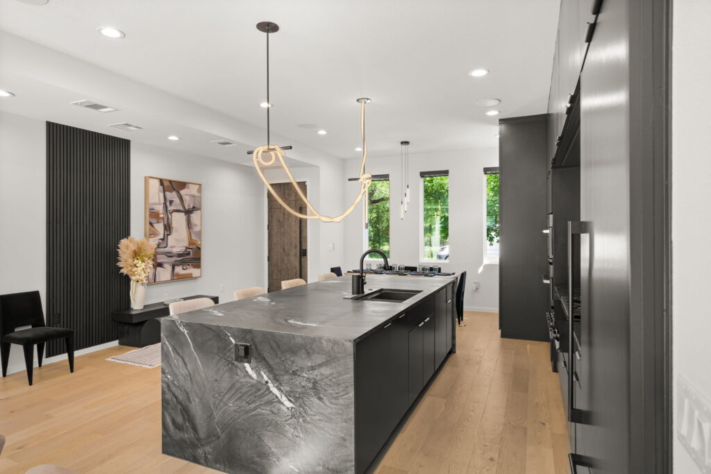 19-web-or-mls-20260514 502 Thrasher Ln Interior-4