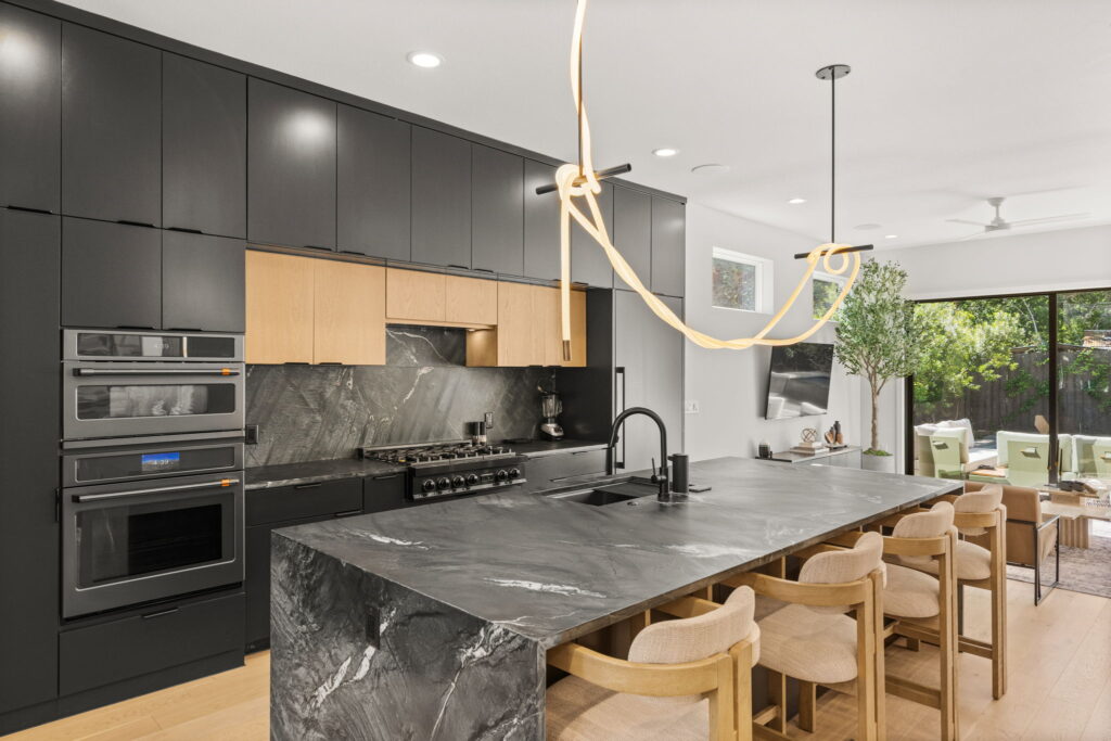 23-web-or-mls-20260514 502 Thrasher Ln Interior-8