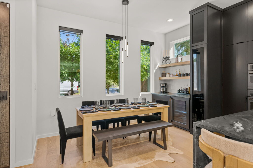 24-web-or-mls-20260514 502 Thrasher Ln Interior-9