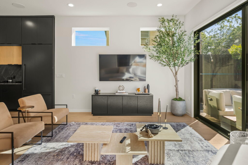 31-web-or-mls-20260514 502 Thrasher Ln Interior-16