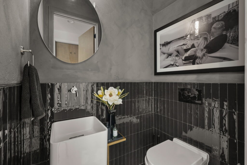 39-web-or-mls-20260514 502 Thrasher Ln Interior-24