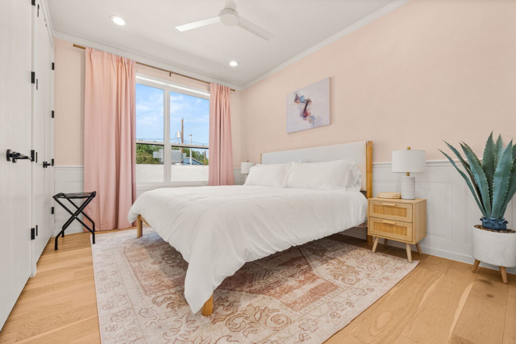42-web-or-mls-20260514 502 Thrasher Ln Interior-27
