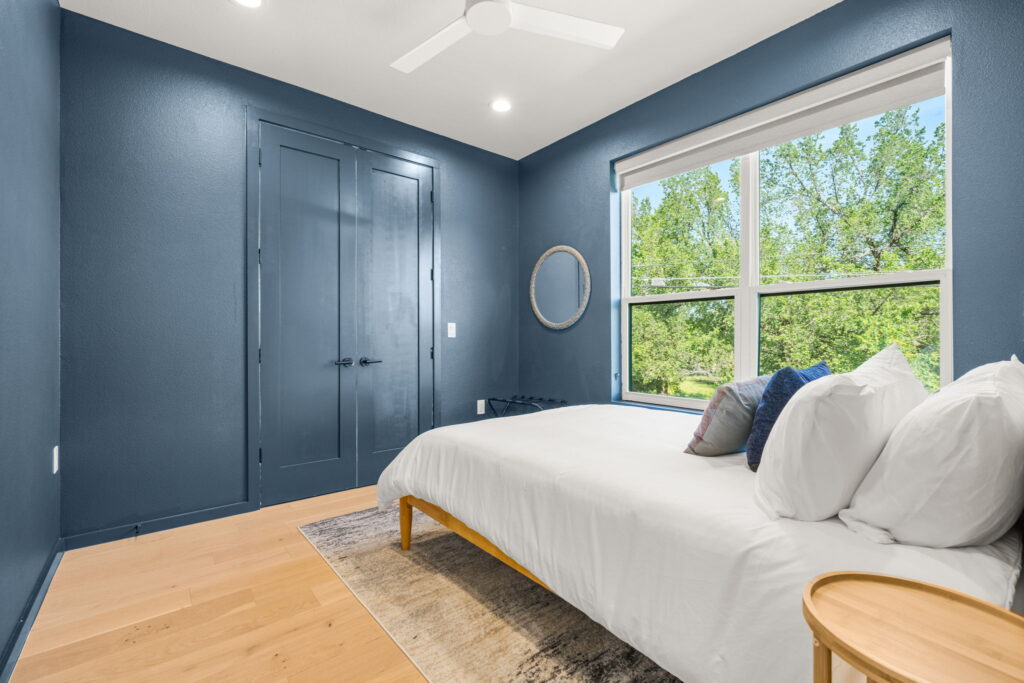 45-web-or-mls-20260514 502 Thrasher Ln Interior-30