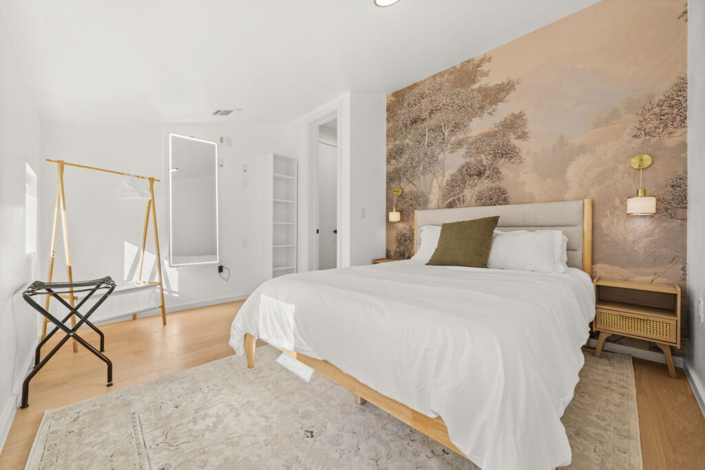 55-web-or-mls-20260514 502 Thrasher Ln Interior-40