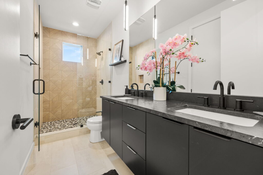57-web-or-mls-20260514 502 Thrasher Ln Interior-42