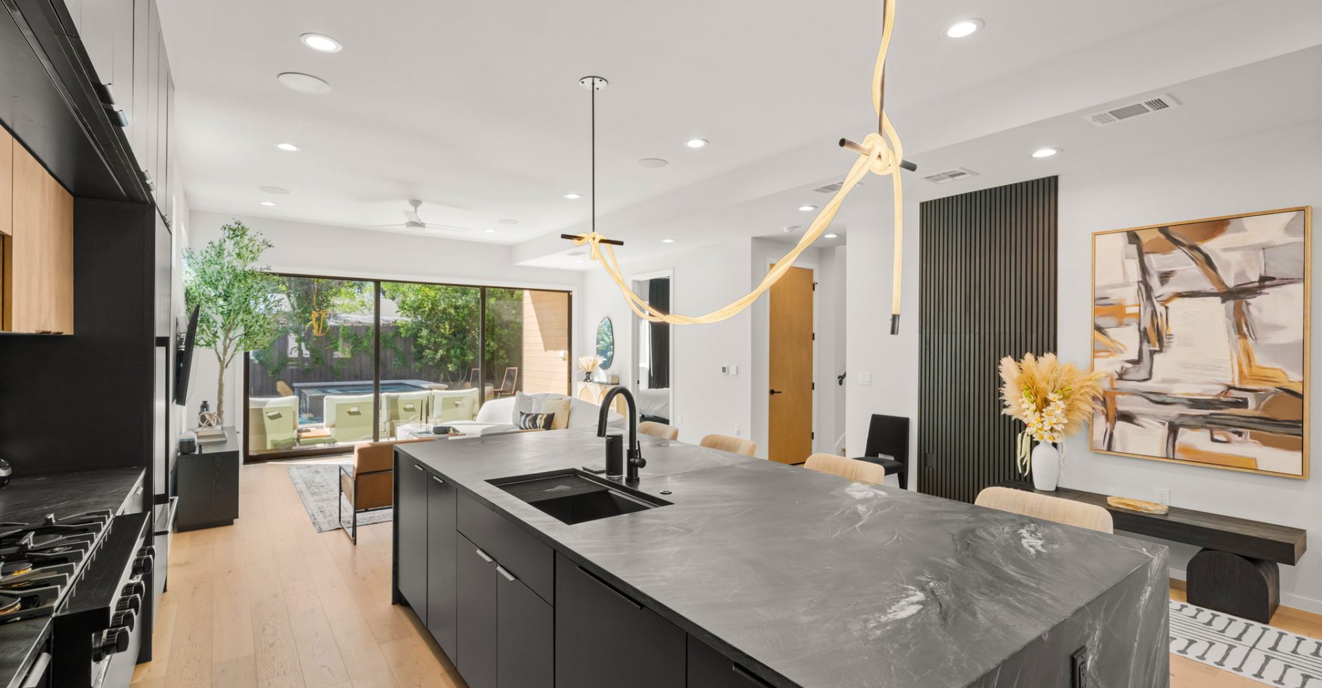 21-web-or-mls-20260514 502 Thrasher Ln Interior-6