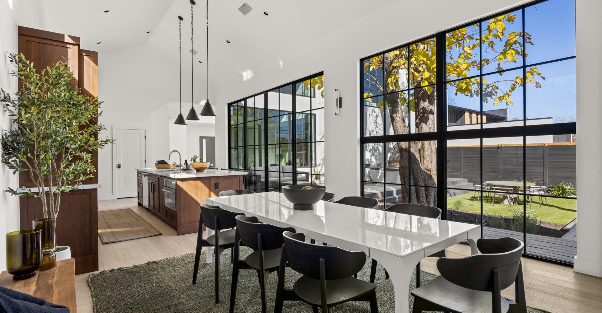 30-web-or-mls-20251219 2605 Little John Ln-30