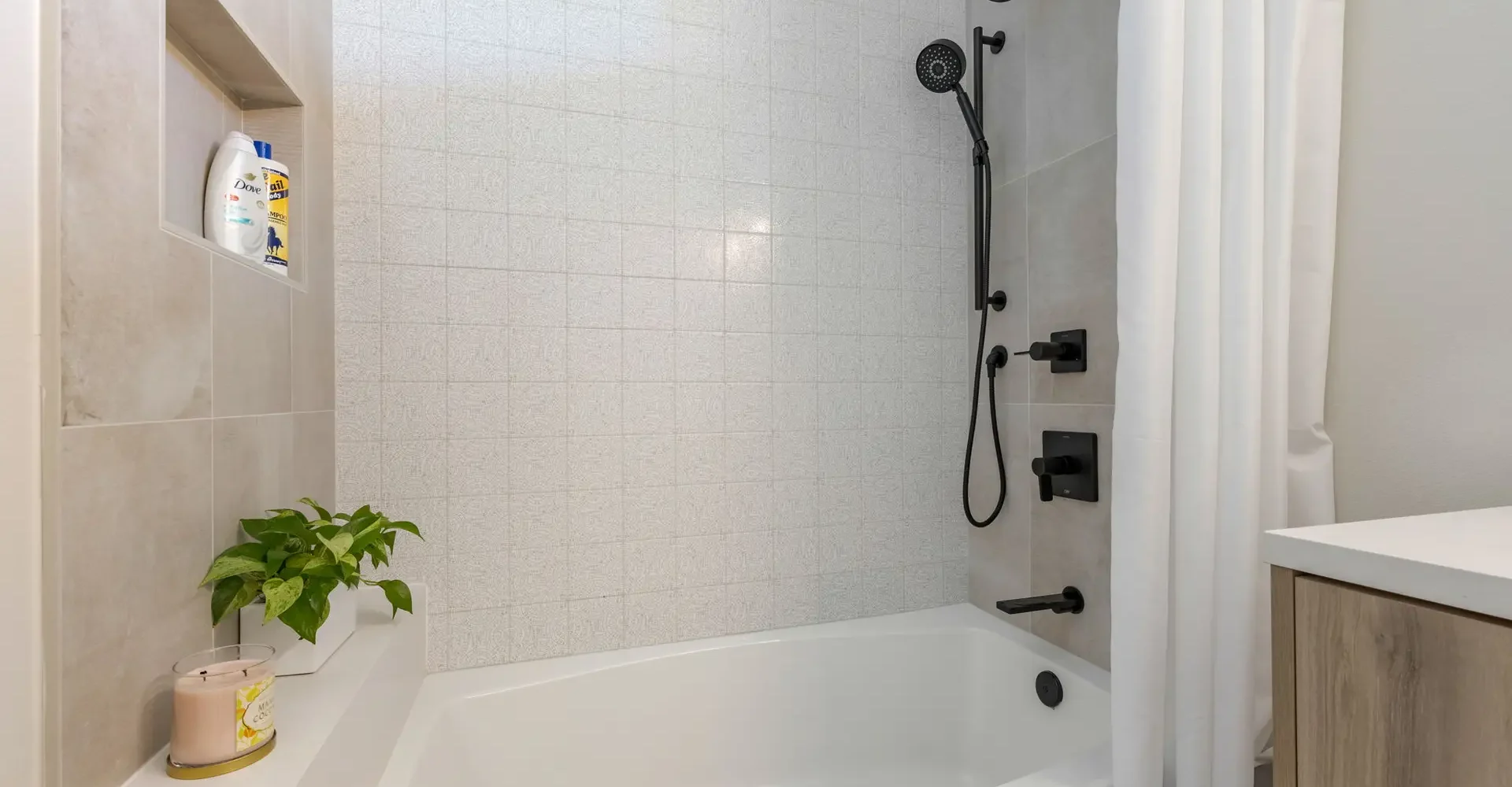 34-web-or-mls-20230801 2002 Riverview St ATX-33