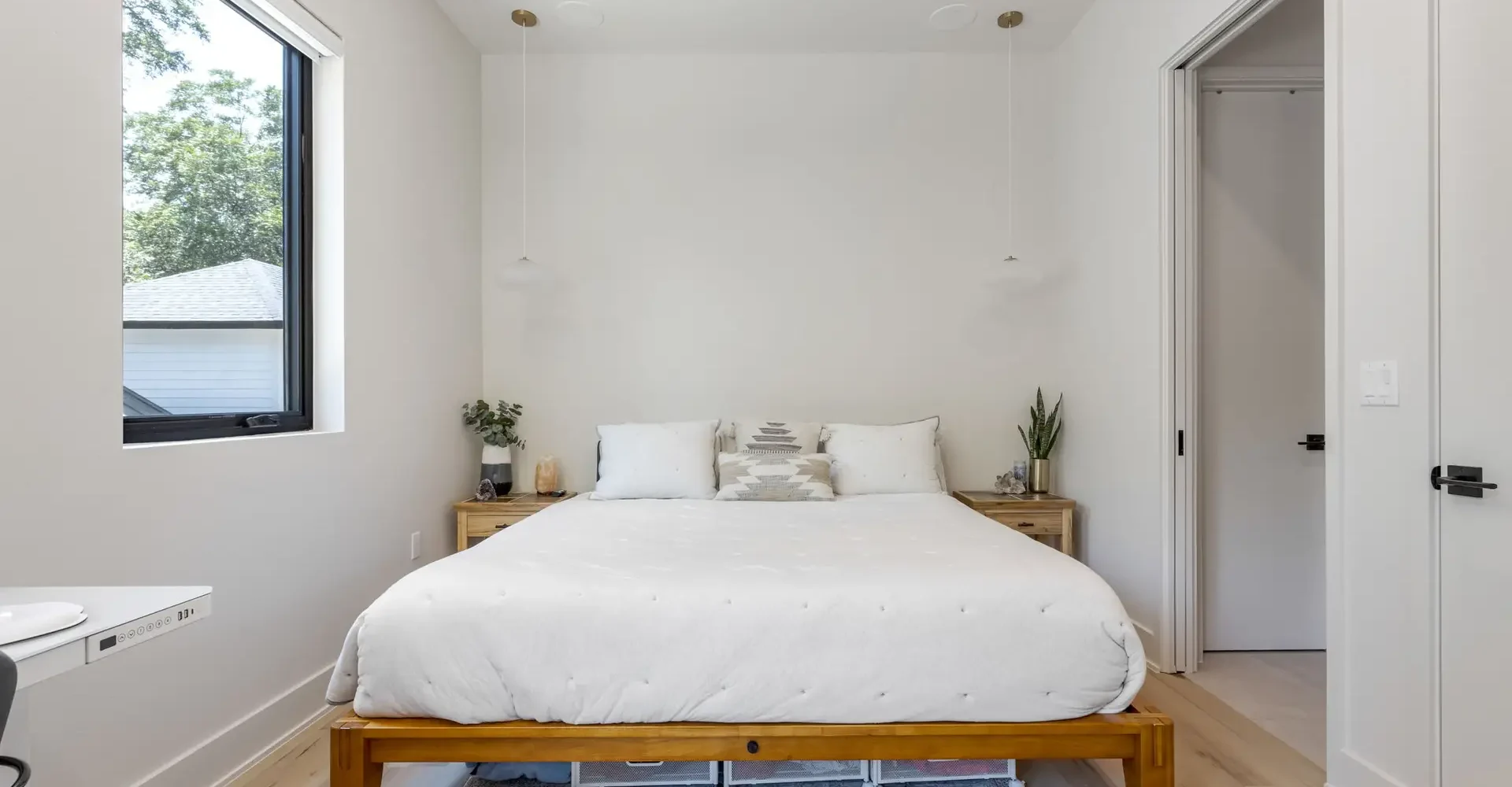 37-web-or-mls-20230801 2002 Riverview St ATX-36