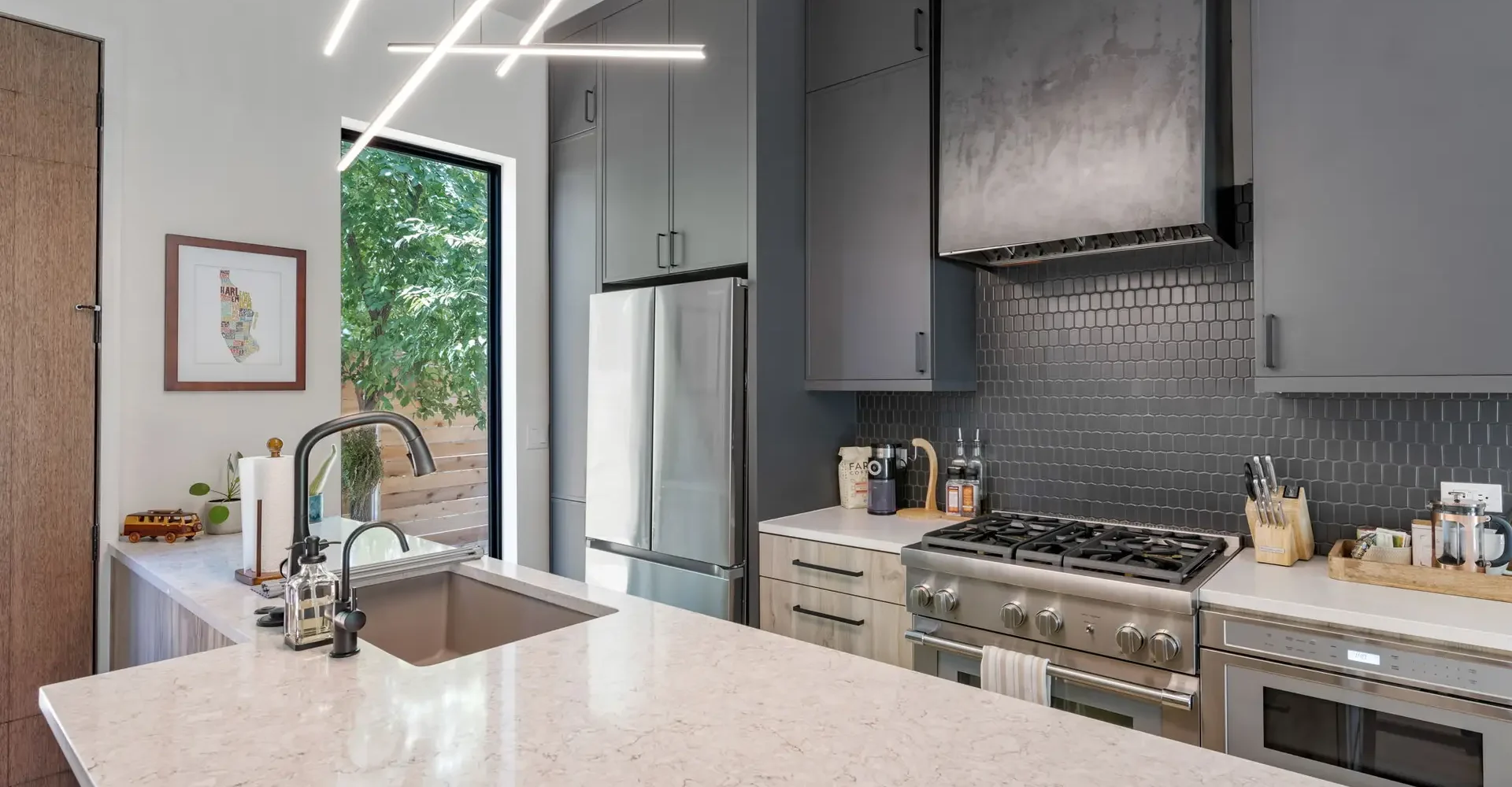 42-web-or-mls-20230801 2002 Riverview St ATX-41