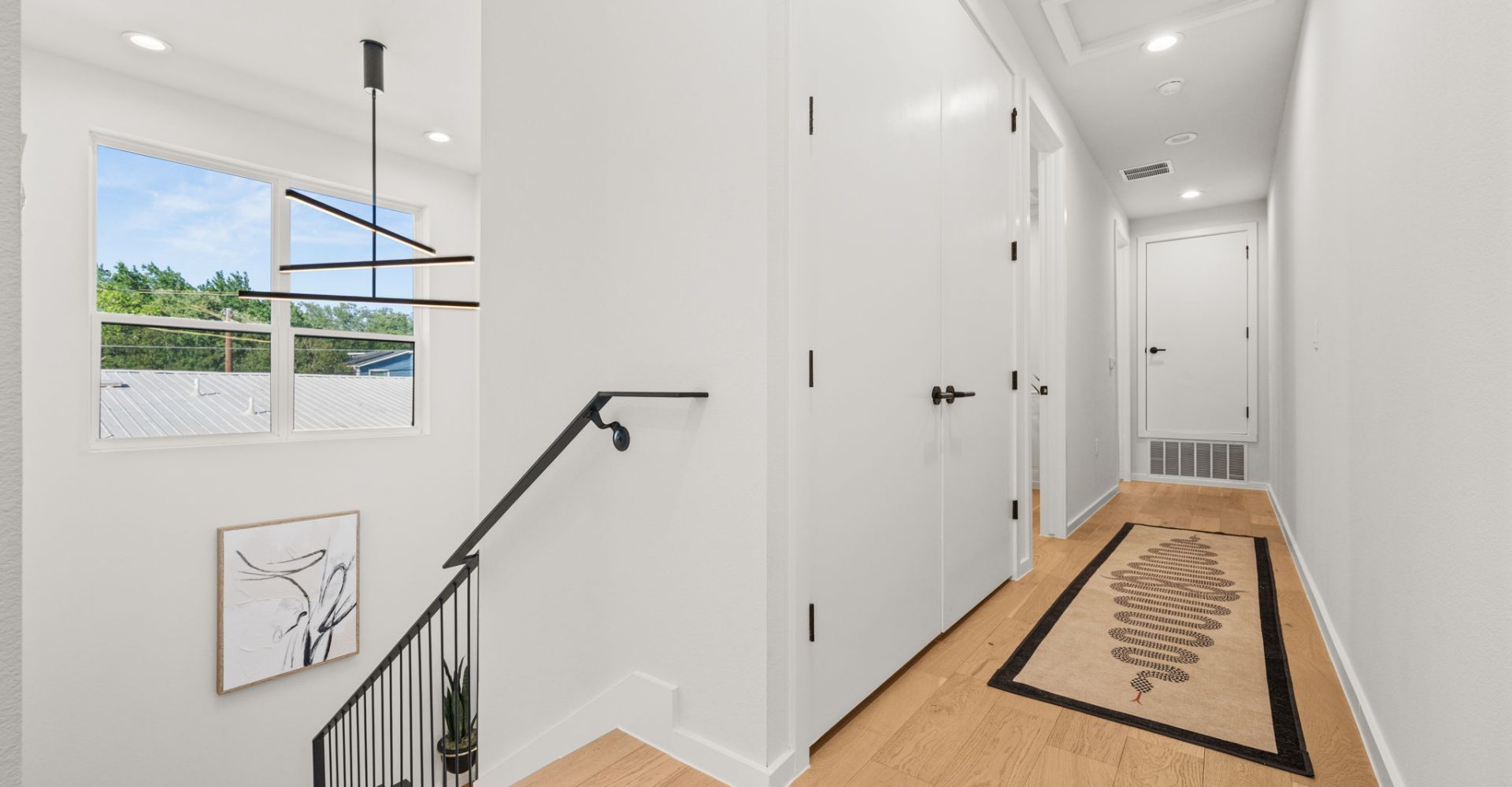 47-web-or-mls-20260514 502 Thrasher Ln Interior-32