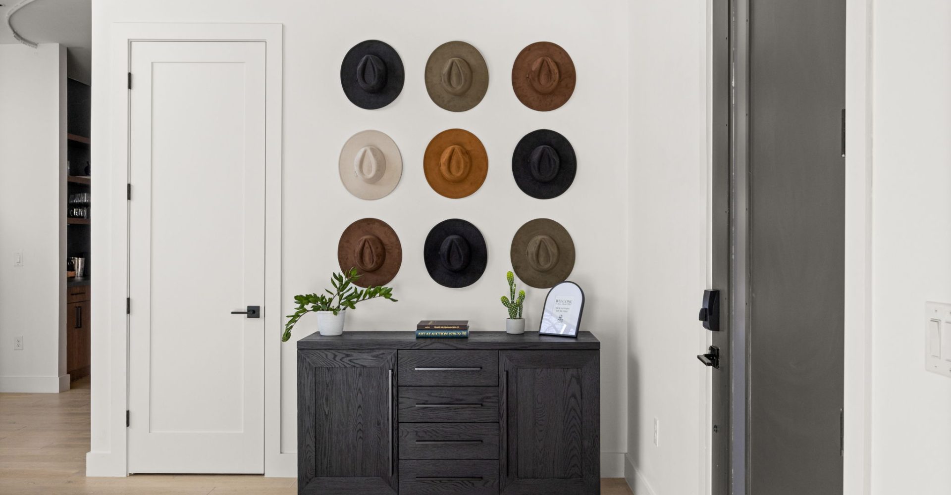 5-web-or-mls-20251219 2605 Little John Ln-5