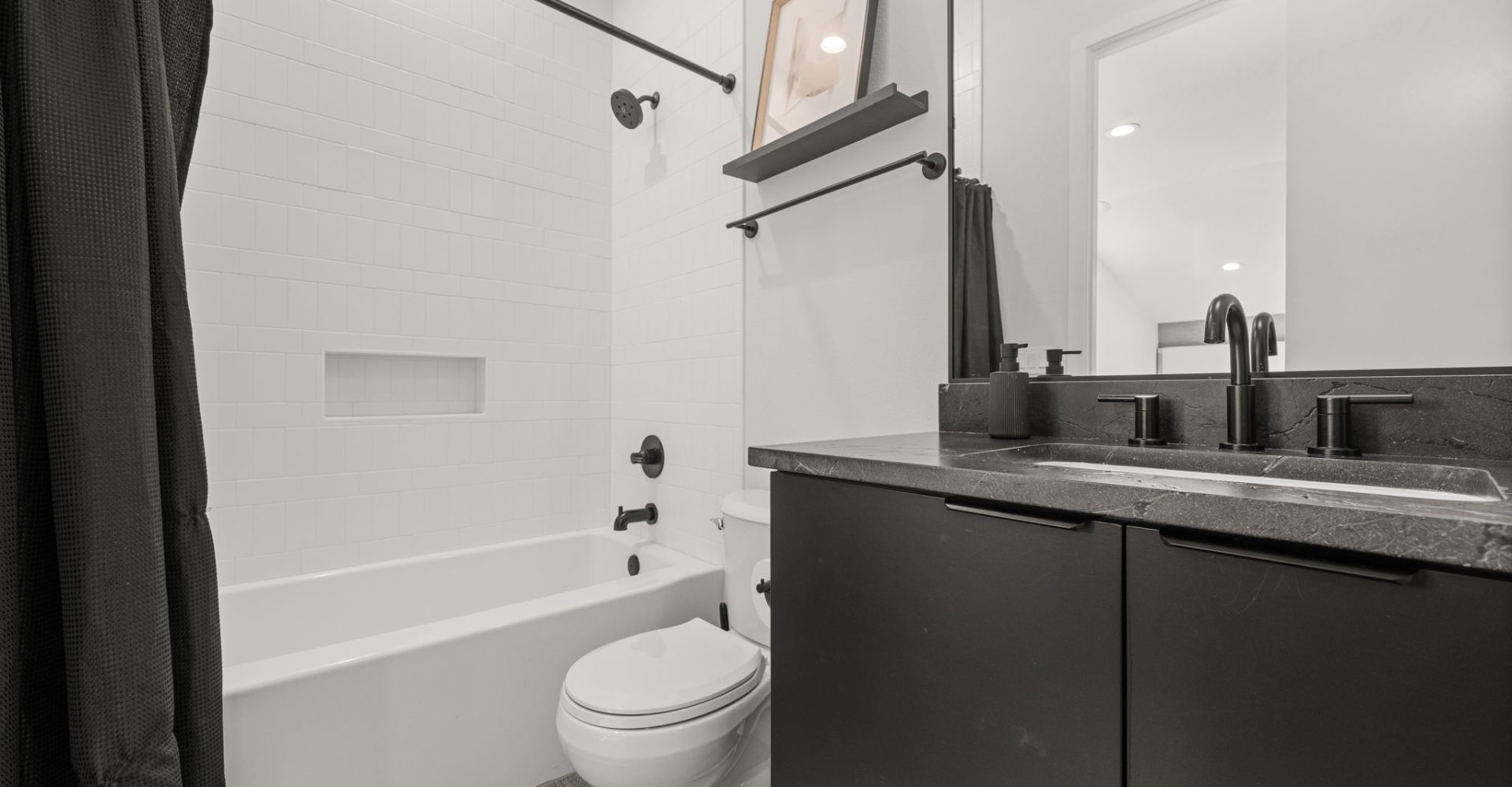52-web-or-mls-20260514 502 Thrasher Ln Interior-37