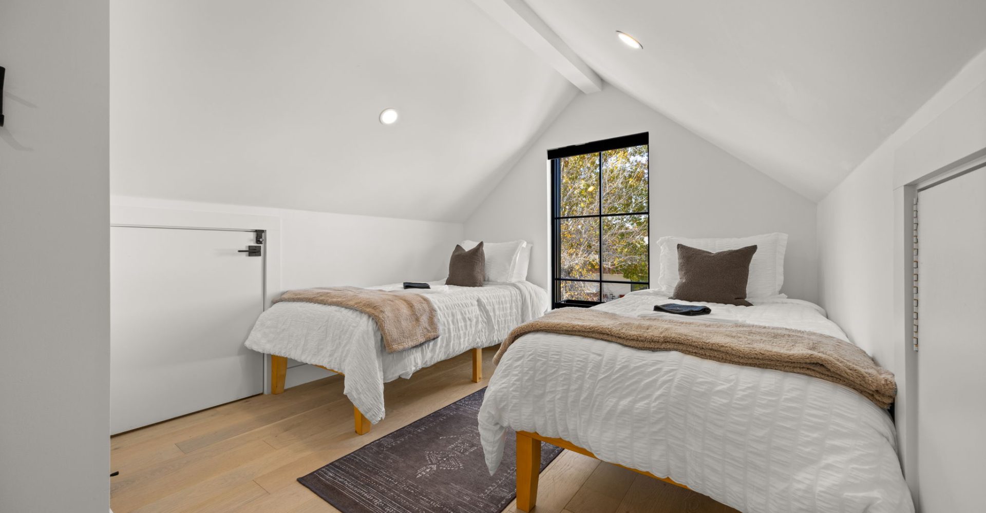 73-web-or-mls-20251219 2605 Little John Ln-73