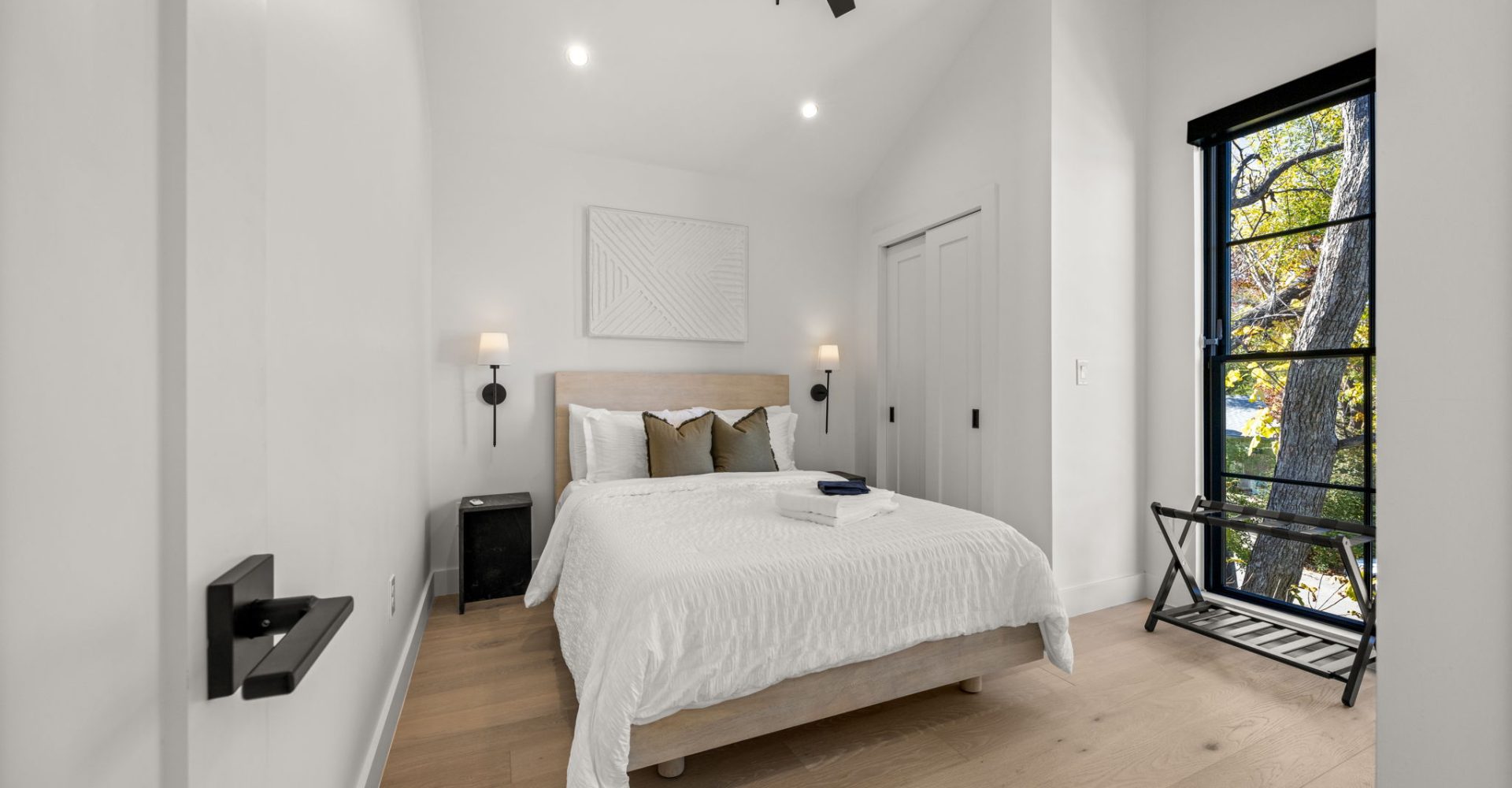 77-web-or-mls-20251219 2605 Little John Ln-77