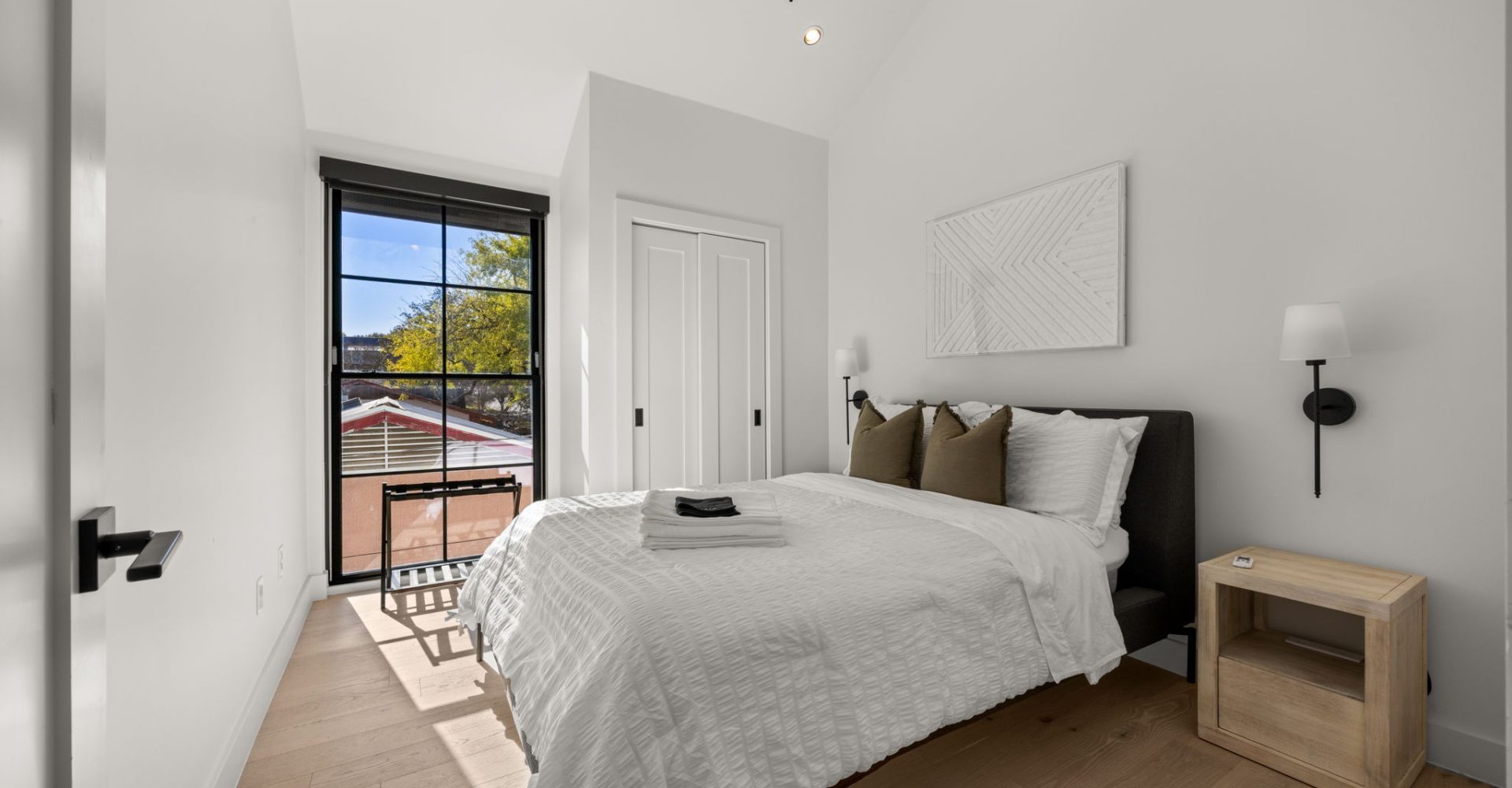 78-web-or-mls-20251219 2605 Little John Ln-78